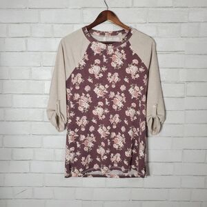 Lillian & Nicole cute floral top